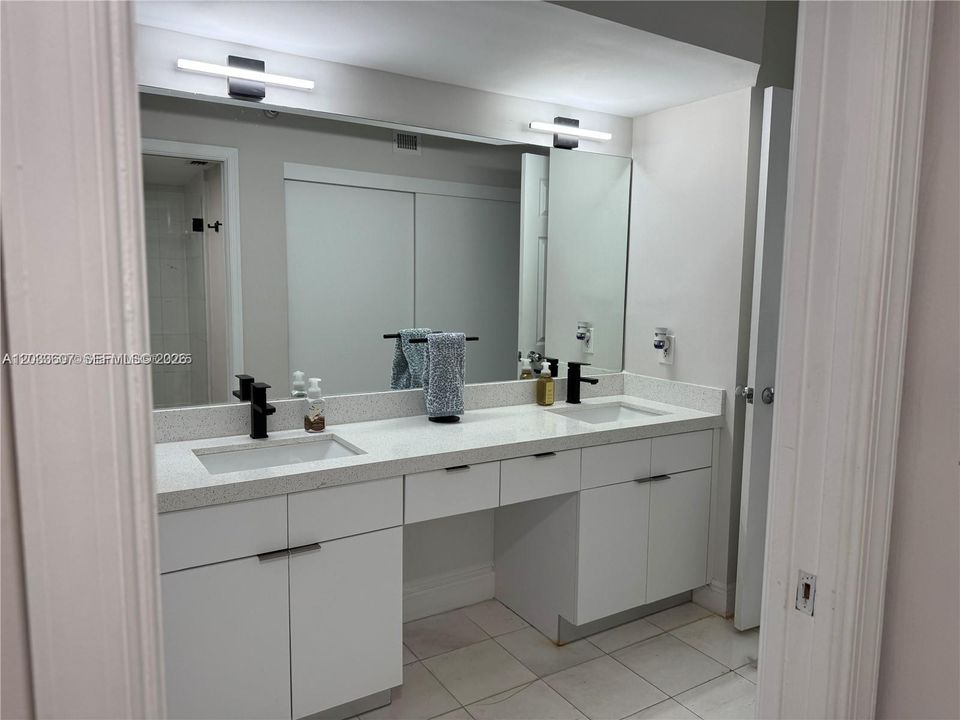 For Sale: $455,000 (2 beds, 2 baths, 1181 Square Feet)