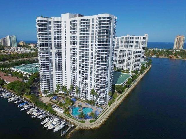 For Sale: $455,000 (2 beds, 2 baths, 1181 Square Feet)