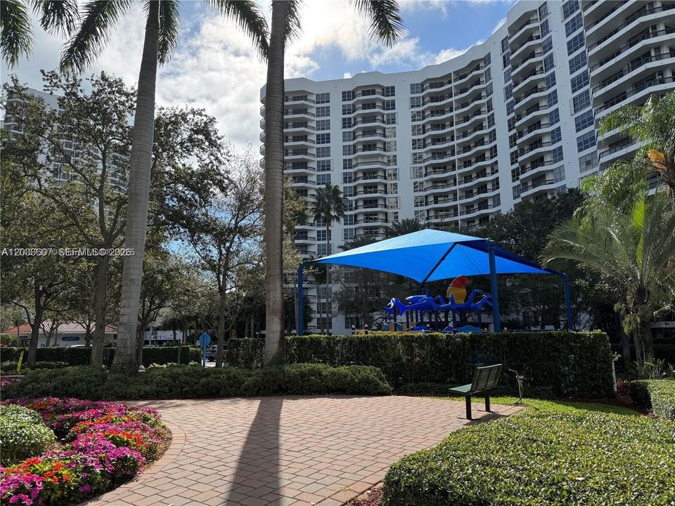 For Sale: $455,000 (2 beds, 2 baths, 1181 Square Feet)