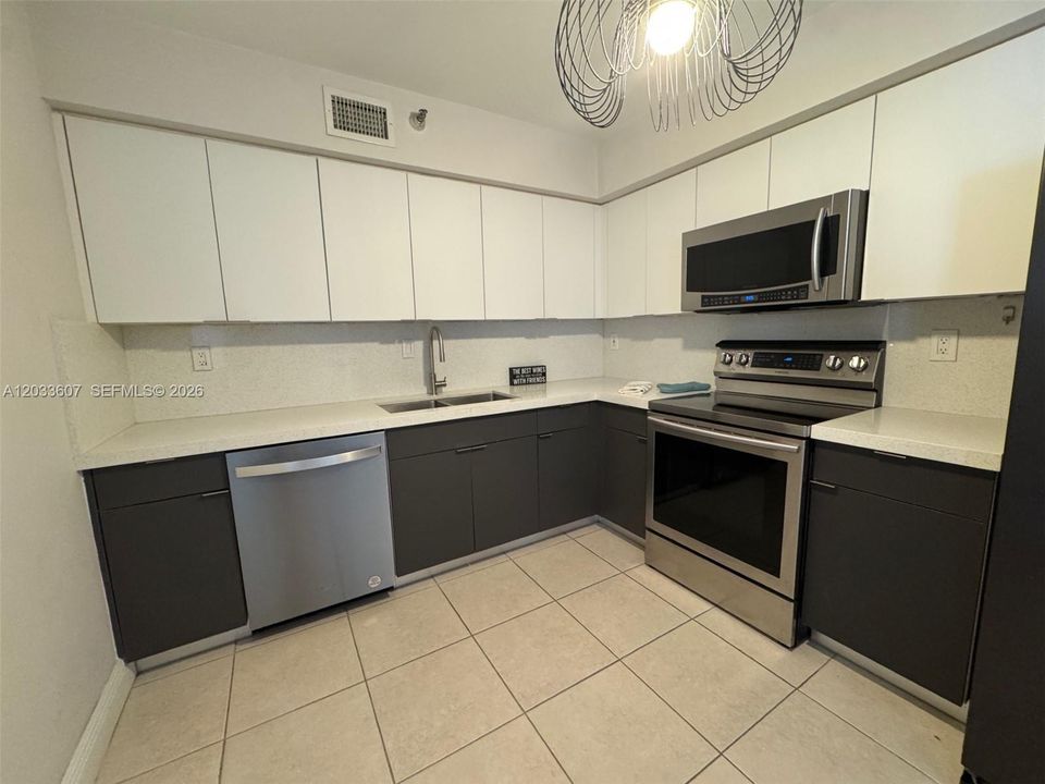 For Sale: $455,000 (2 beds, 2 baths, 1181 Square Feet)