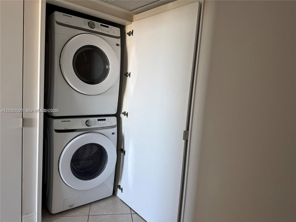 For Sale: $455,000 (2 beds, 2 baths, 1181 Square Feet)