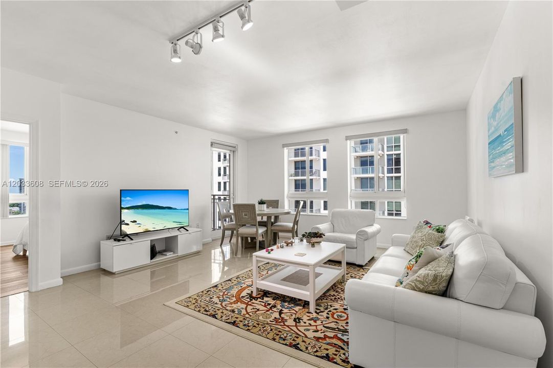 For Sale: $485,000 (2 beds, 2 baths, 1155 Square Feet)