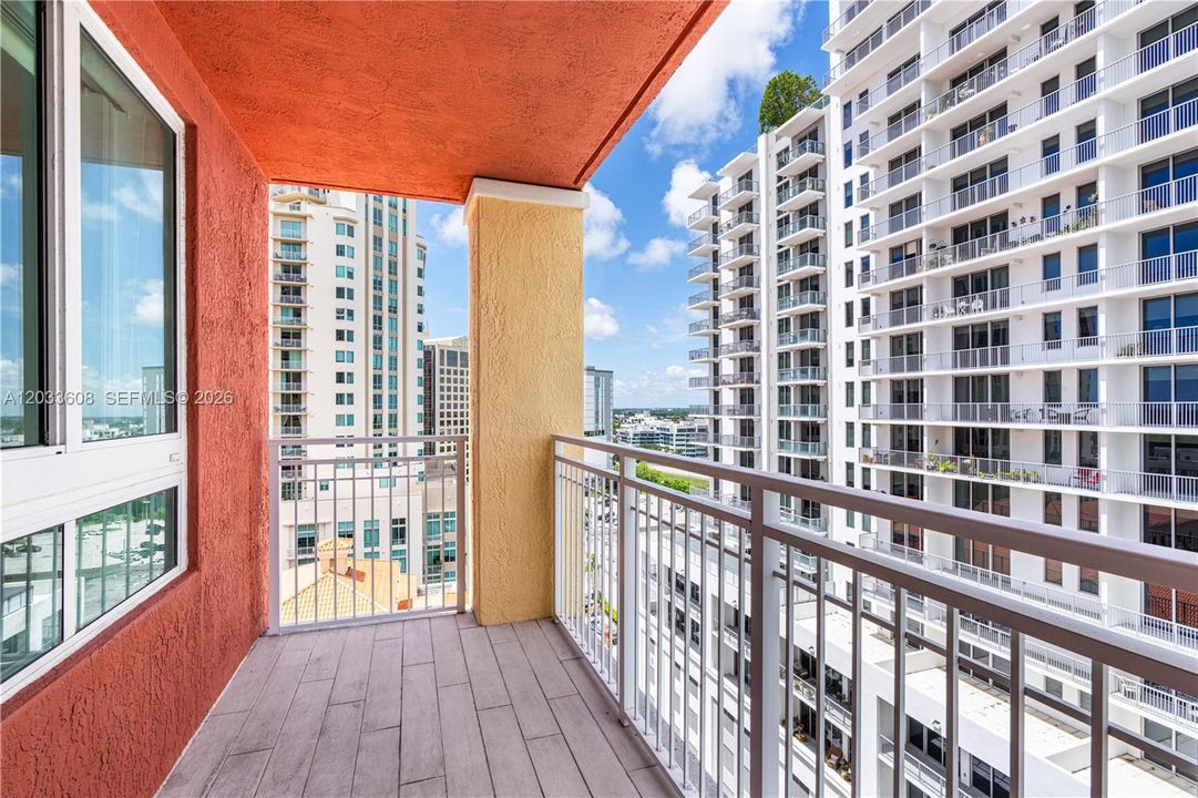 For Sale: $485,000 (2 beds, 2 baths, 1155 Square Feet)
