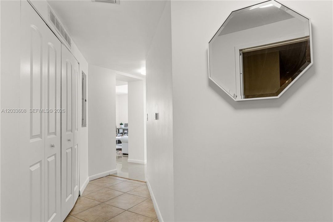 For Sale: $485,000 (2 beds, 2 baths, 1155 Square Feet)
