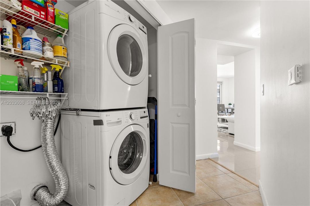 For Sale: $485,000 (2 beds, 2 baths, 1155 Square Feet)