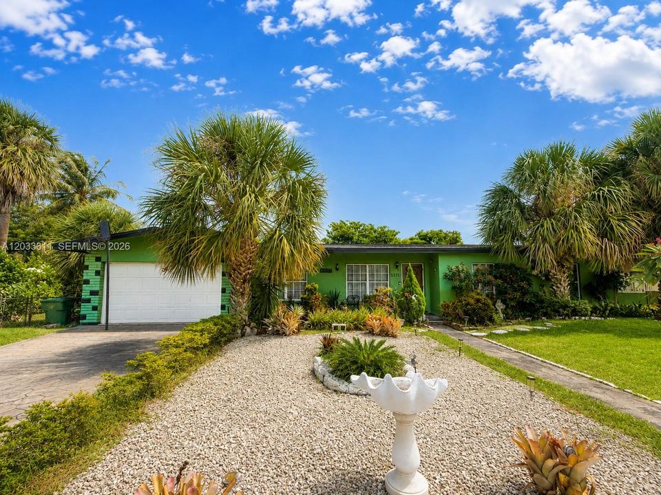 For Sale: $449,000 (4 beds, 2 baths, 1814 Square Feet)