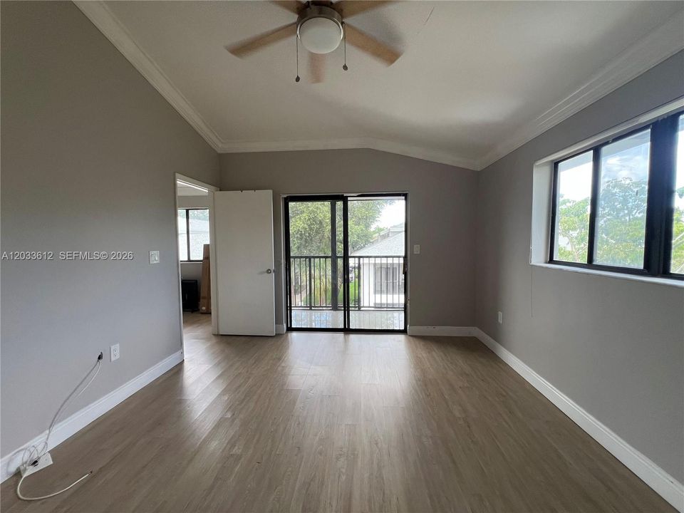 For Rent: $1,950 (1 beds, 1 baths, 632 Square Feet)