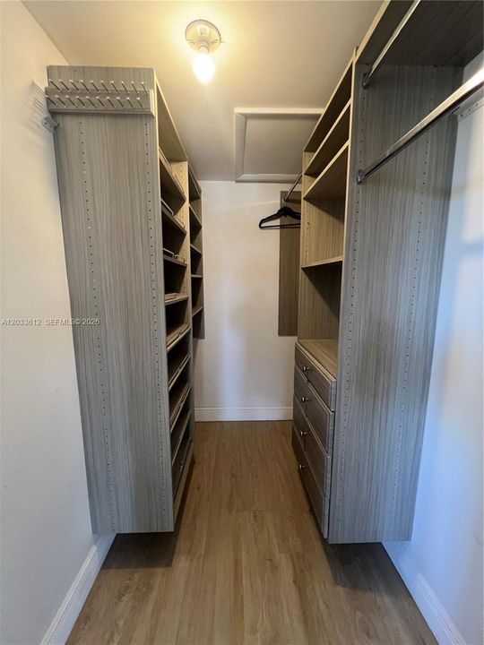 For Rent: $1,950 (1 beds, 1 baths, 632 Square Feet)
