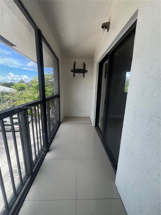 For Rent: $1,950 (1 beds, 1 baths, 632 Square Feet)
