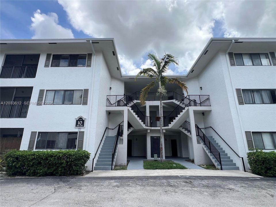 For Rent: $1,950 (1 beds, 1 baths, 632 Square Feet)