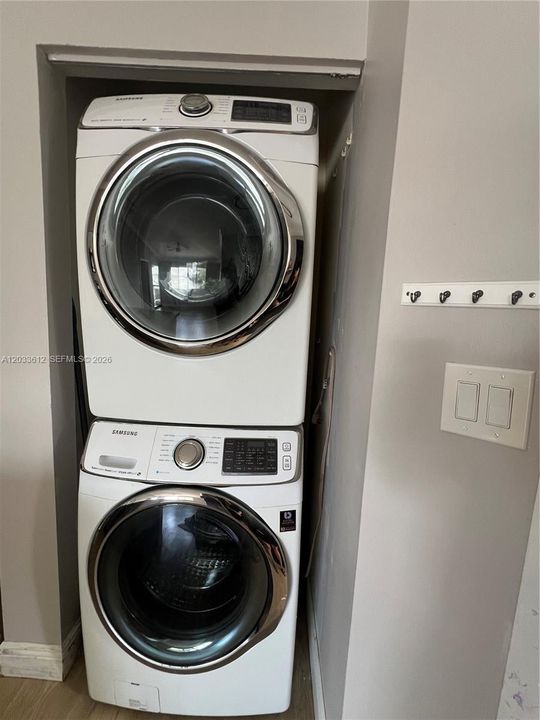For Rent: $1,950 (1 beds, 1 baths, 632 Square Feet)