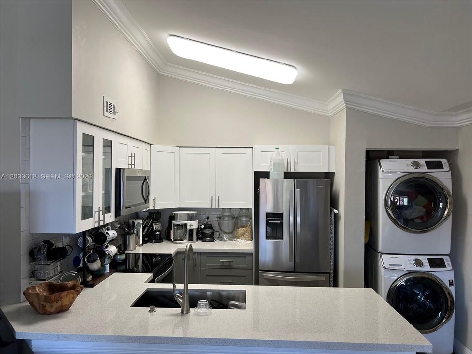 For Rent: $1,950 (1 beds, 1 baths, 632 Square Feet)
