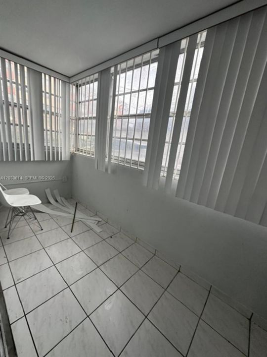 For Rent: $1,550 (1 beds, 1 baths, 746 Square Feet)