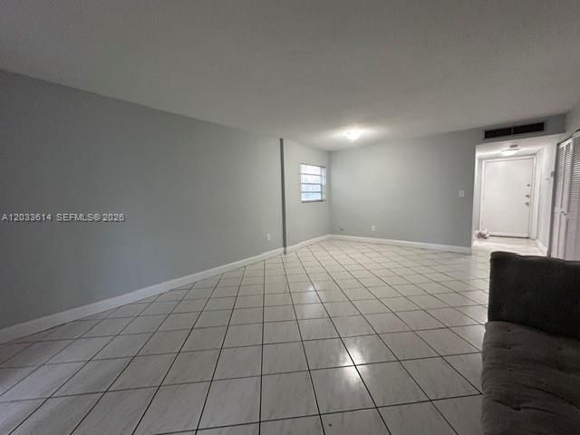 For Rent: $1,550 (1 beds, 1 baths, 746 Square Feet)