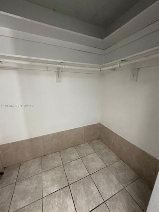For Rent: $1,550 (1 beds, 1 baths, 746 Square Feet)