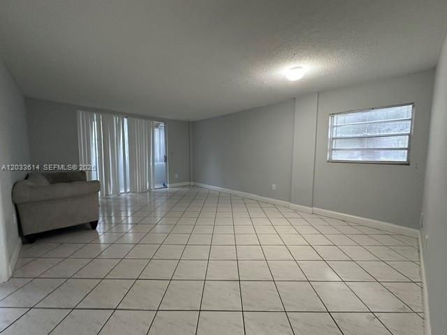 For Rent: $1,550 (1 beds, 1 baths, 746 Square Feet)