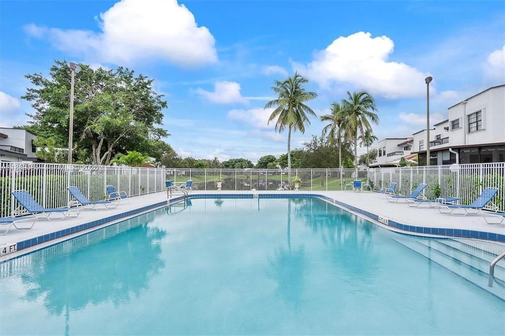 Deer Pointe pool
