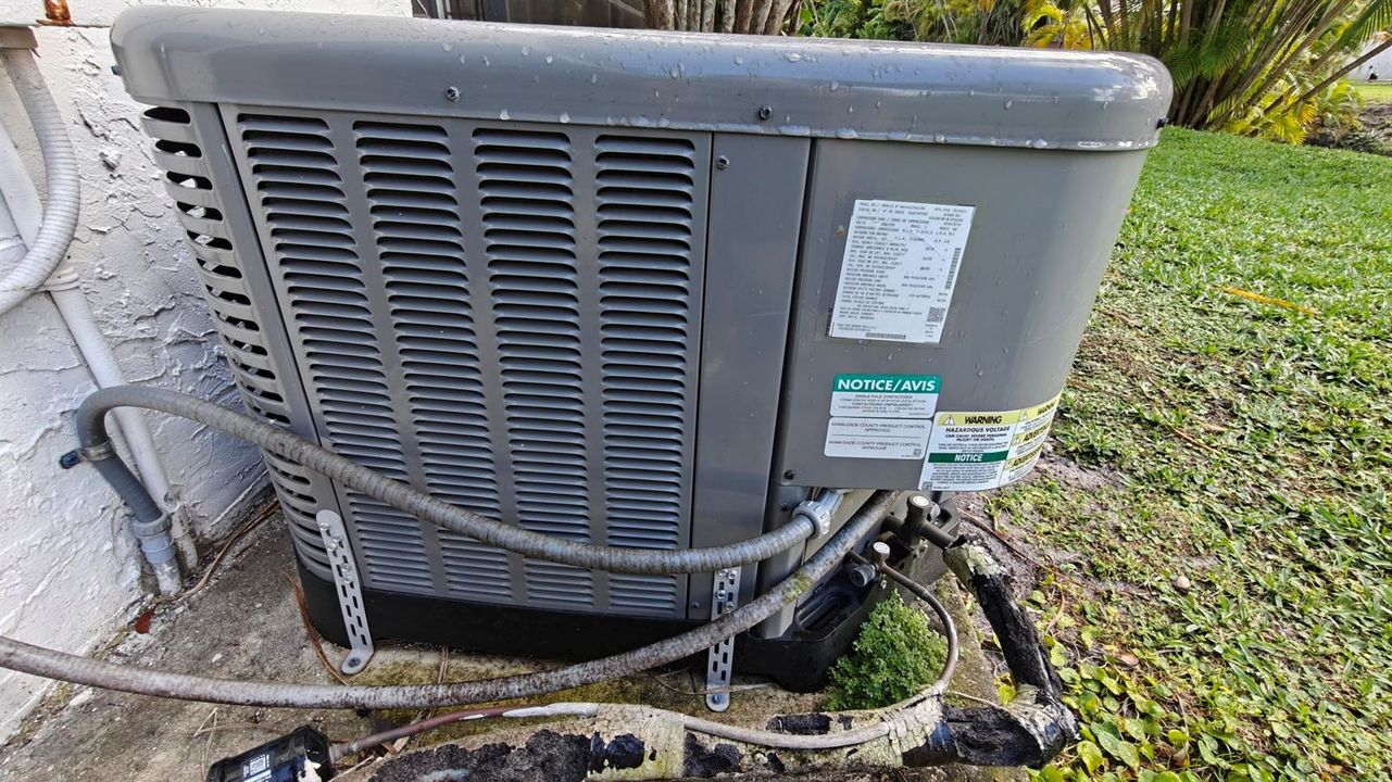 AC condenser unit