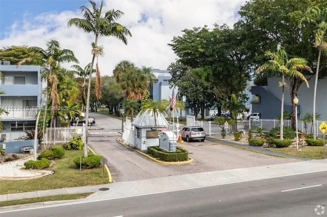 For Rent: $2,500 (2 beds, 2 baths, 1415 Square Feet)