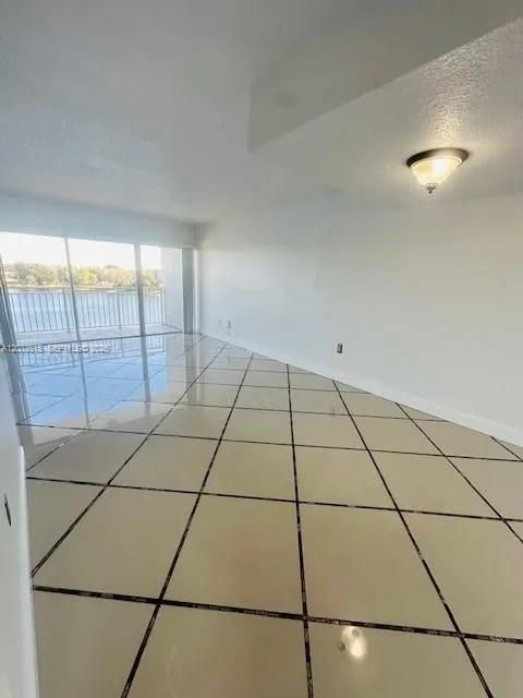 For Rent: $2,500 (2 beds, 2 baths, 1415 Square Feet)