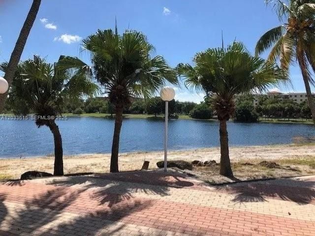 For Rent: $2,500 (2 beds, 2 baths, 1415 Square Feet)