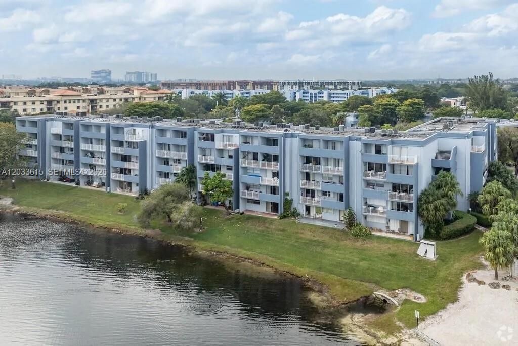For Rent: $2,500 (2 beds, 2 baths, 1415 Square Feet)