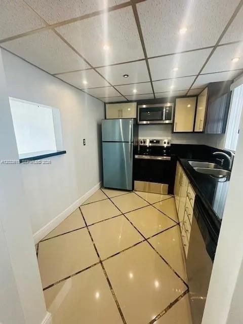 For Rent: $2,500 (2 beds, 2 baths, 1415 Square Feet)