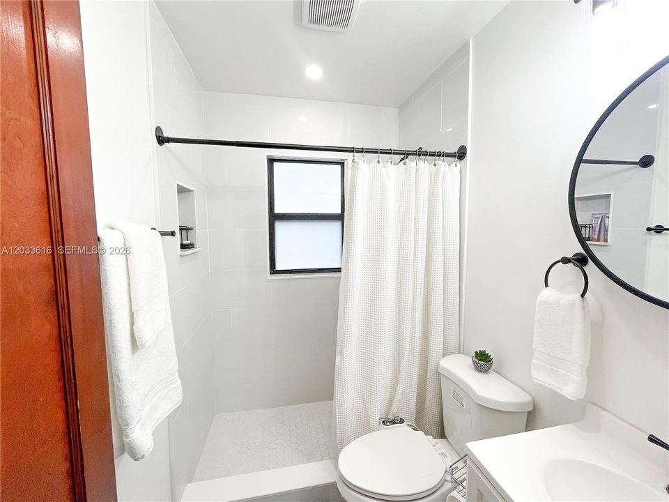 For Sale: $475,000 (2 beds, 1 baths, 783 Square Feet)