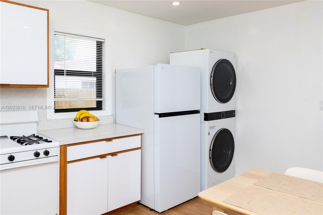 For Sale: $475,000 (2 beds, 1 baths, 783 Square Feet)