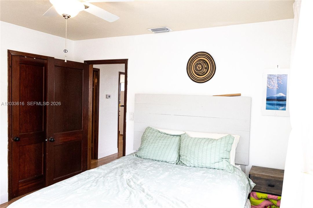 For Sale: $475,000 (2 beds, 1 baths, 783 Square Feet)