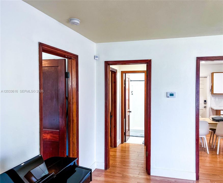 For Sale: $475,000 (2 beds, 1 baths, 783 Square Feet)