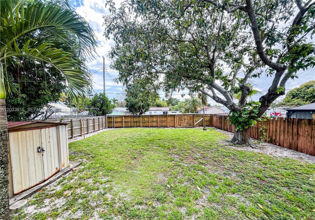For Sale: $475,000 (2 beds, 1 baths, 783 Square Feet)