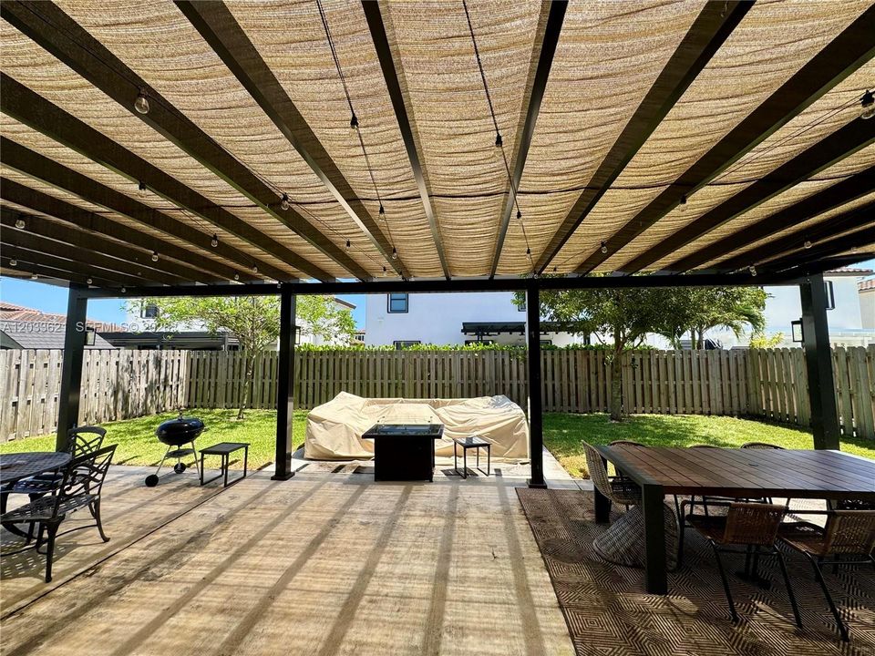 Exterior Patio with Pavers