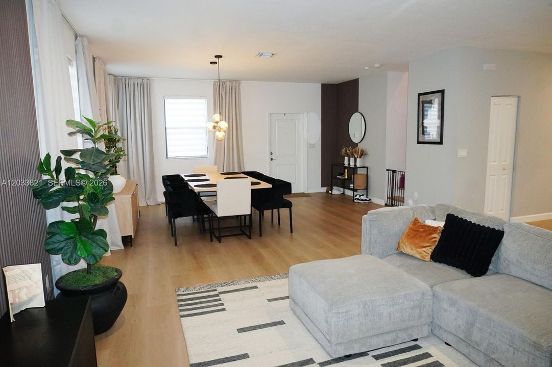 Entry, Dining and Greatroom