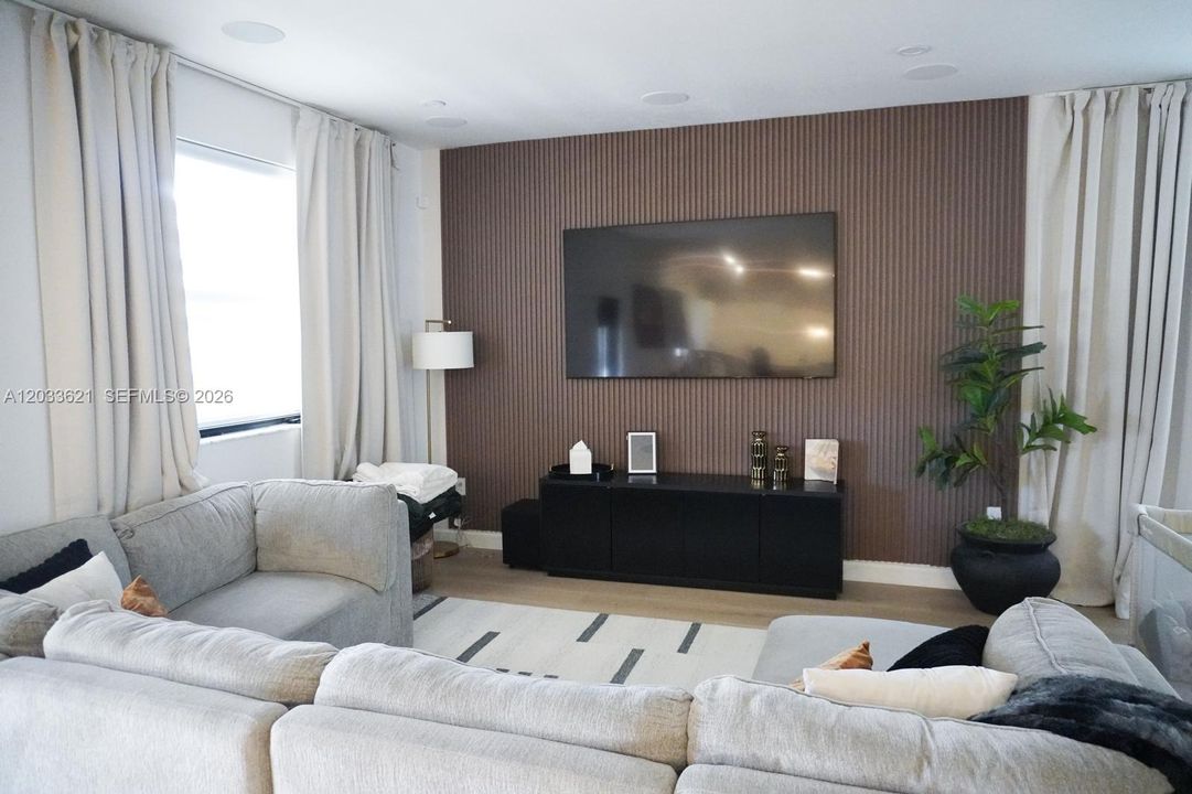 В аренду: $4,400 (4 спален, 2 ванн, 2205 Квадратных фут)