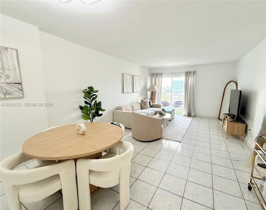 En Venta: $252,000 (1 camas, 1 baños, 705 Pies cuadrados)