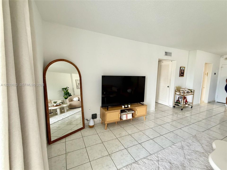 En Venta: $252,000 (1 camas, 1 baños, 705 Pies cuadrados)