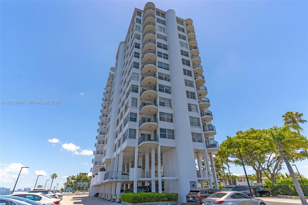 For Sale: $434,900 (2 beds, 2 baths, 1124 Square Feet)