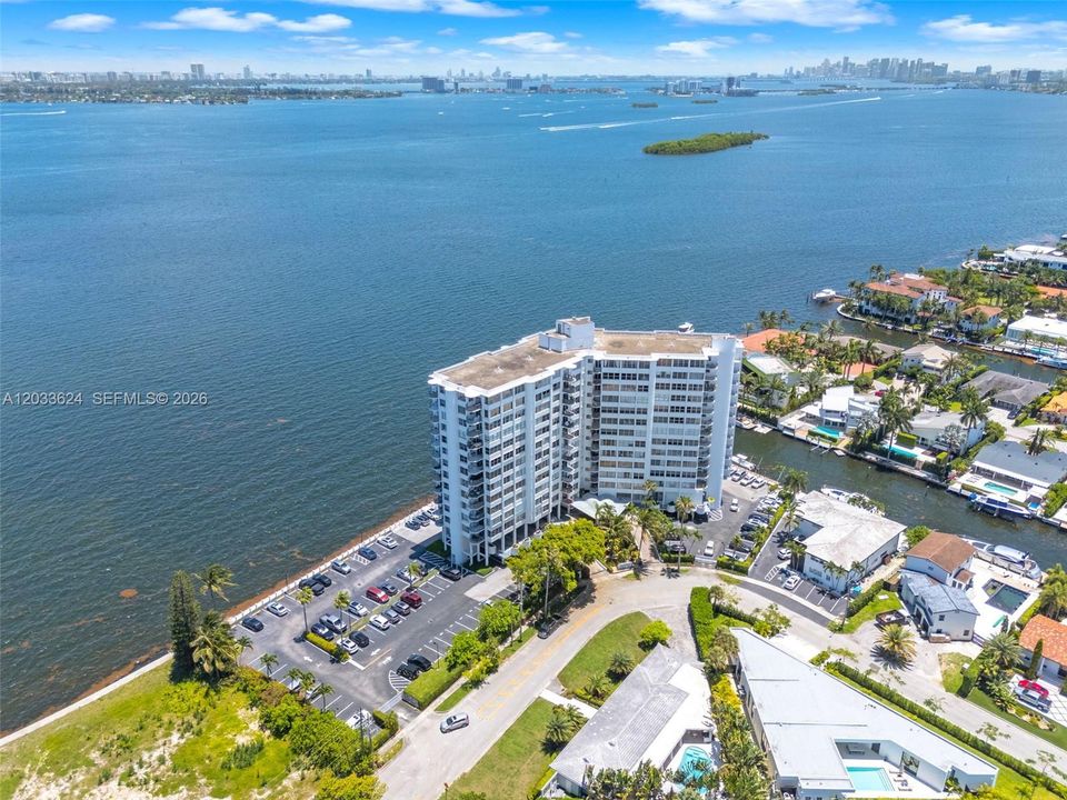 For Sale: $434,900 (2 beds, 2 baths, 1124 Square Feet)