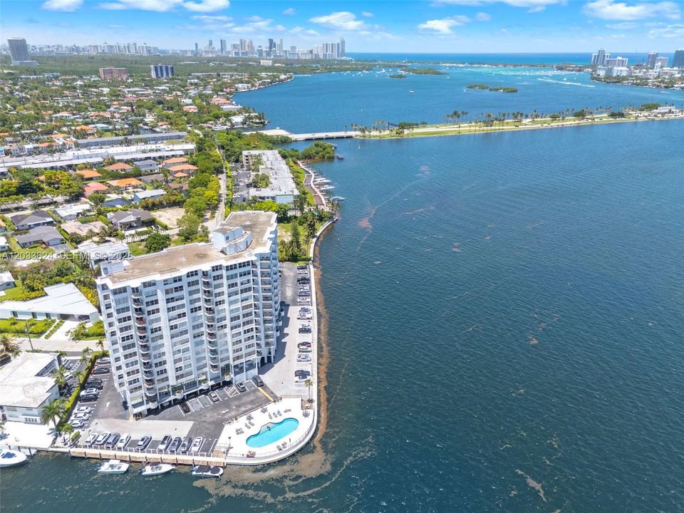 For Sale: $434,900 (2 beds, 2 baths, 1124 Square Feet)