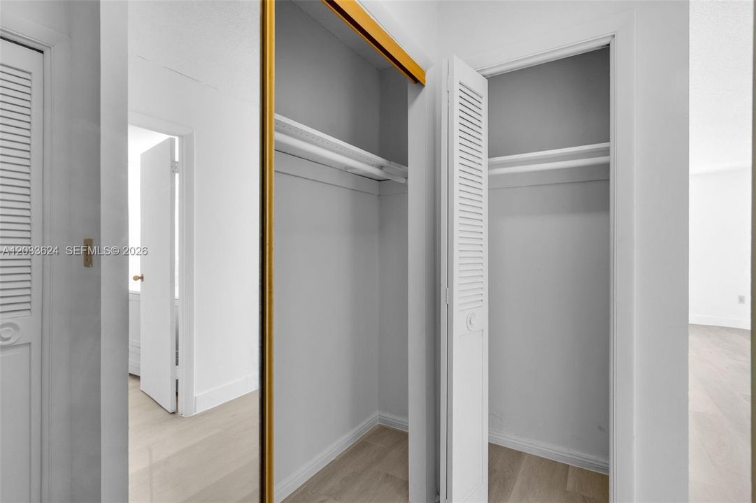 For Sale: $434,900 (2 beds, 2 baths, 1124 Square Feet)