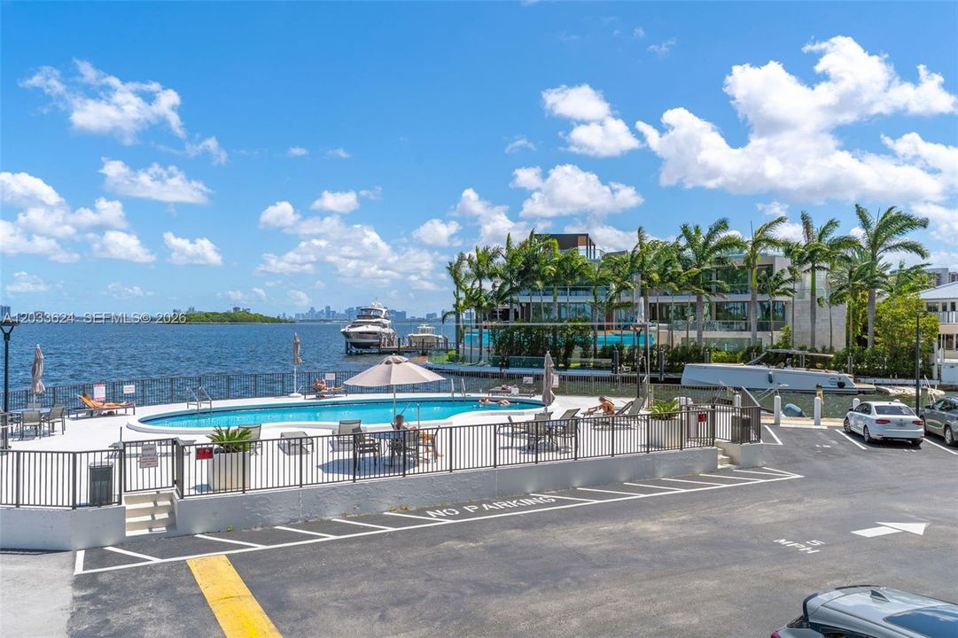 For Sale: $434,900 (2 beds, 2 baths, 1124 Square Feet)