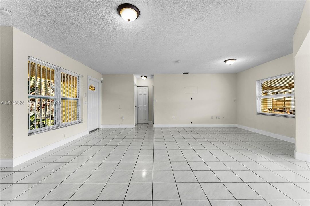 For Rent: $3,100 (3 beds, 2 baths, 1429 Square Feet)