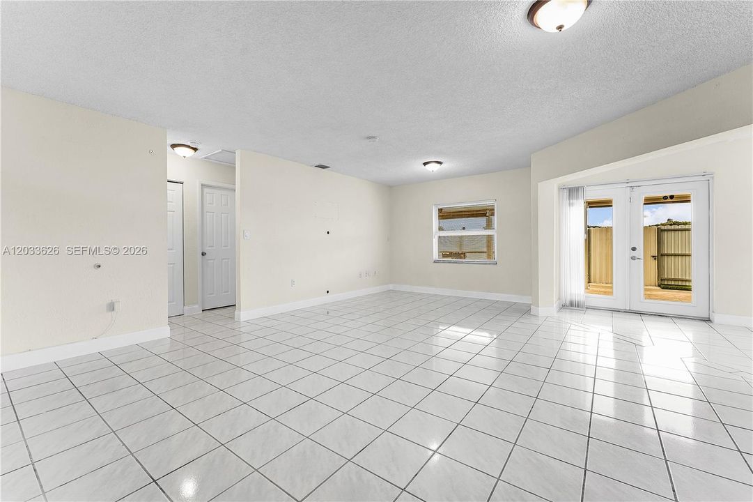 For Rent: $3,100 (3 beds, 2 baths, 1429 Square Feet)
