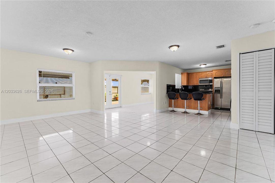 For Rent: $3,100 (3 beds, 2 baths, 1429 Square Feet)