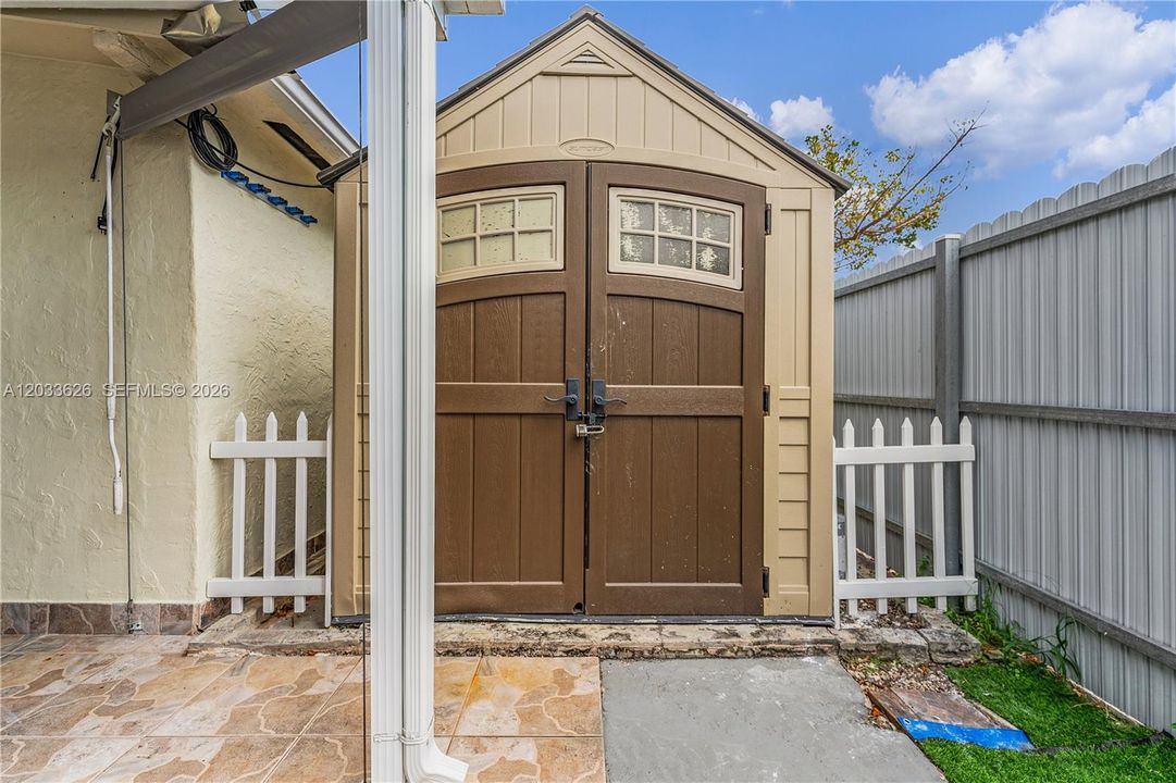 For Rent: $3,100 (3 beds, 2 baths, 1429 Square Feet)