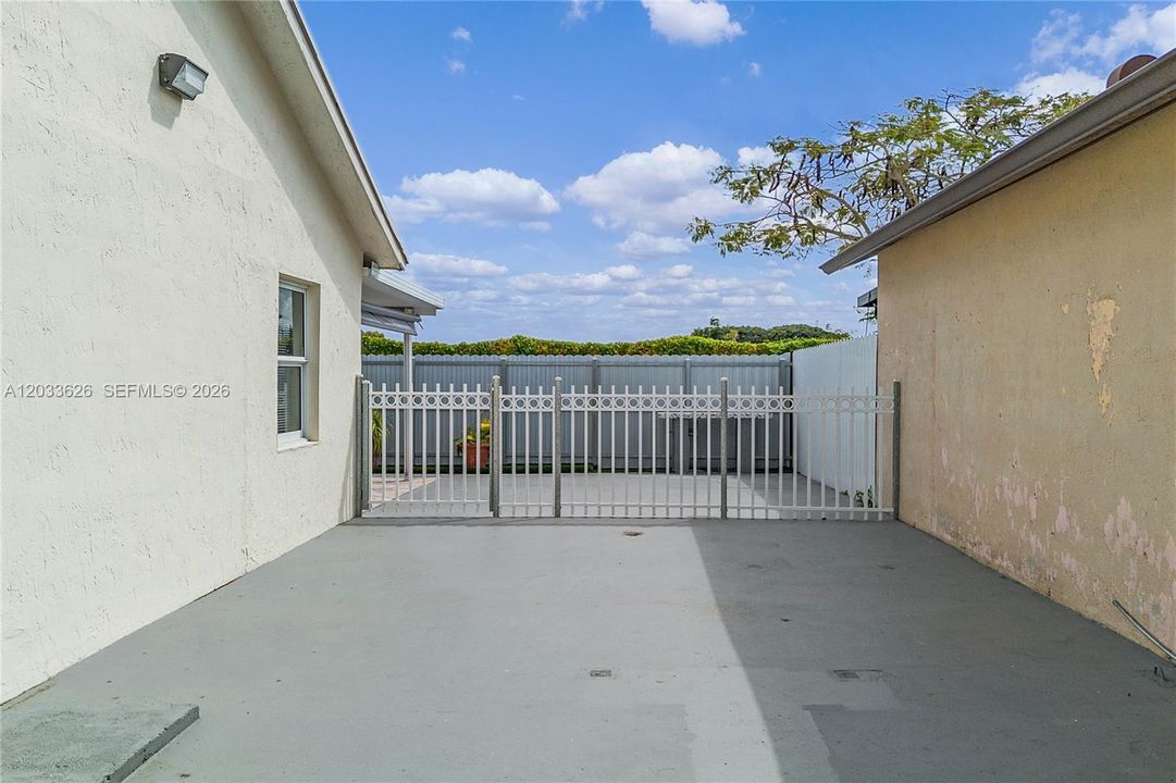 For Rent: $3,100 (3 beds, 2 baths, 1429 Square Feet)