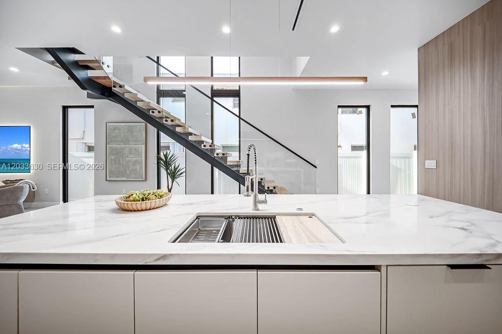 For Sale: $1,675,000 (3 beds, 3 baths, 2623 Square Feet)
