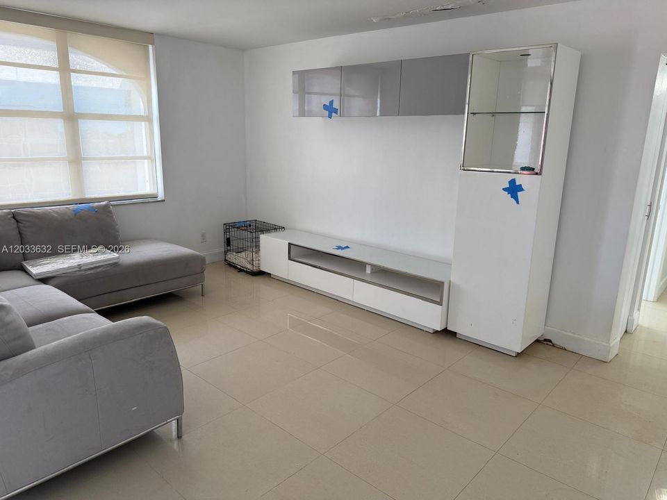 For Rent: $3,000 (2 beds, 2 baths, 1165 Square Feet)
