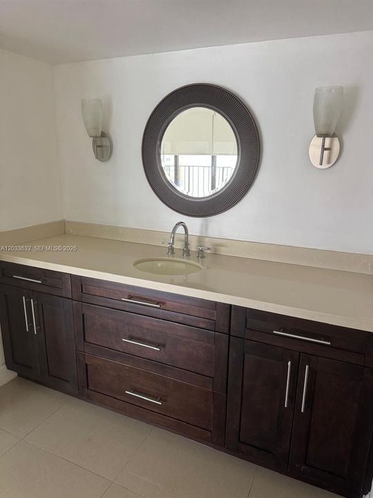 For Rent: $3,000 (2 beds, 2 baths, 1165 Square Feet)